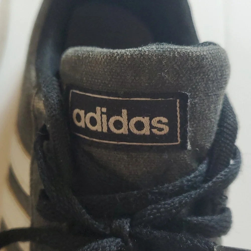 Adidas kids black canvas shoes - Picture 6 of 8